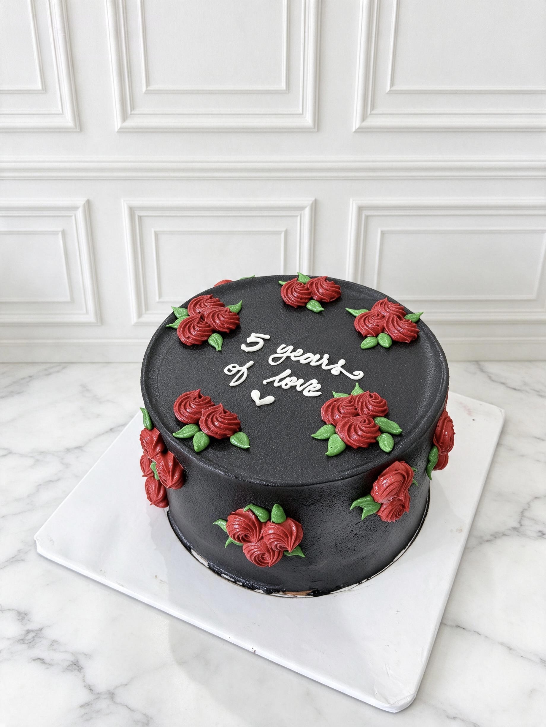 Guns and roses cake from Saaaaiscakes Karachi